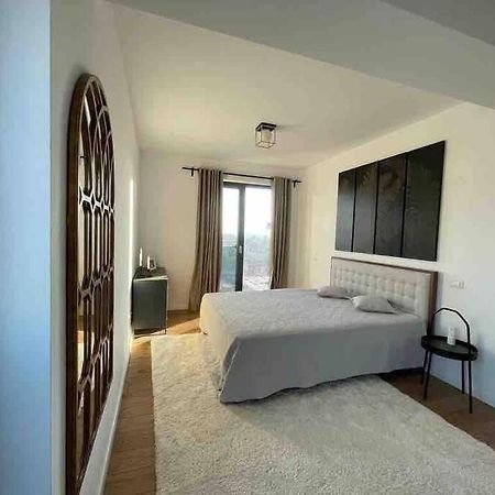 Modern 2-Bedroom Apartment In New Residence Craiova Exterior foto