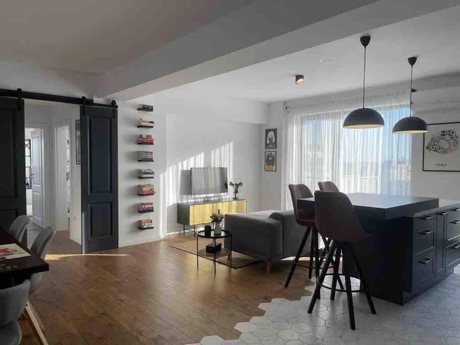 Modern 2-Bedroom Apartment In New Residence Craiova Exterior foto